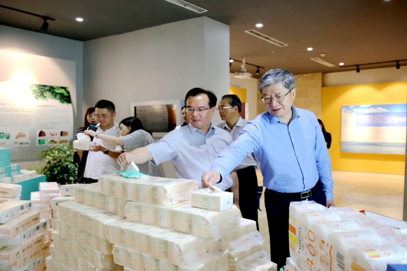 2019年 5月22日，时任浙江省社会组织综合党委专职副书记、省民政厅社会组织治理局局长蔡国华光临佰利乐纸业调研企业发展情况和党建工作