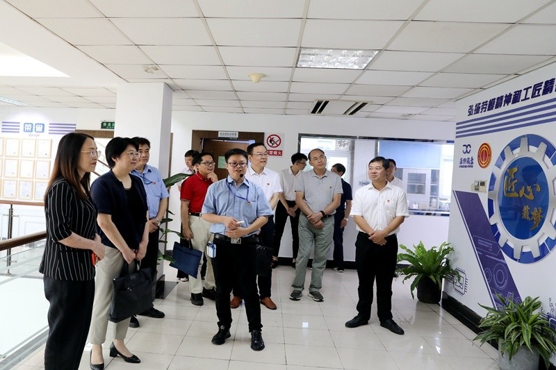 2020年7月14日，时任浙江省总工会党组成员、副主席张卫华一行光临佰利乐纸业调研推动新时期产业工人行列建设鼎新工作