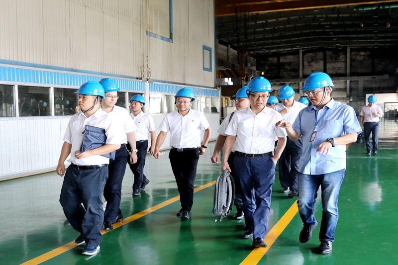 2020年9月8日,时任商务部亚洲司副司长杨伟群、马来西亚驻华使馆公使施志光光临佰利乐纸业对马来西亚项目进行调研