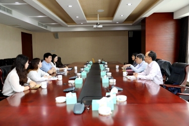 平湖市关工委主任邱其良光临佰利乐纸业调研下一代工作