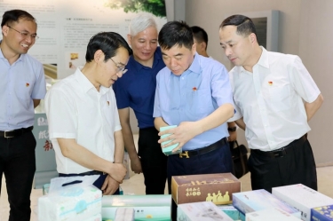 要闻 | 黄冈市委副书记、政法委书记帅燮琅一行光临佰利乐纸业调研领导