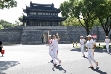 笑颜与周到刷屏！这名火炬手是佰利乐人！